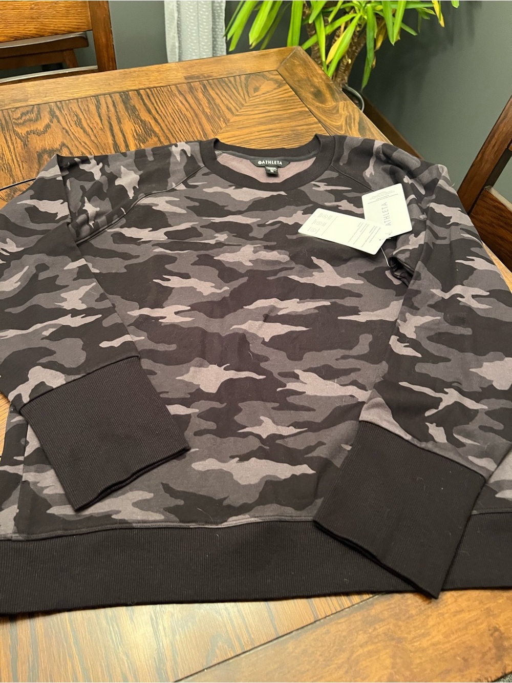 NWT Athleta Camo Gray/Black Woman Size XL Sweatshirt Long Sleeve # 729